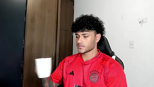 Snapshot of Alessandro_Vanni chatting on 16, 12, 2024 Alessandro Vanni online show from 16, 12, 2024