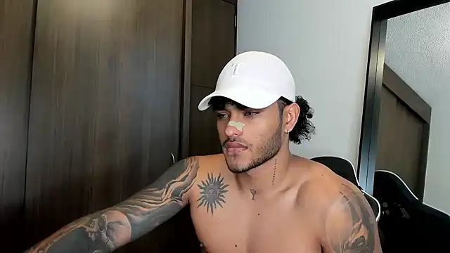 Snapshot of Alessandro_Vanni chatting on 22, 12, 2024 Alessandro Vanni online show from 22, 12, 2024