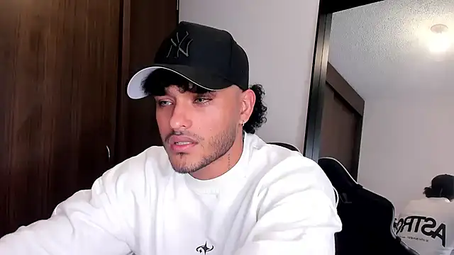 Snapshot of Alessandro_Vanni chatting on 23, 12, 2024 Alessandro Vanni online show from 23, 12, 2024