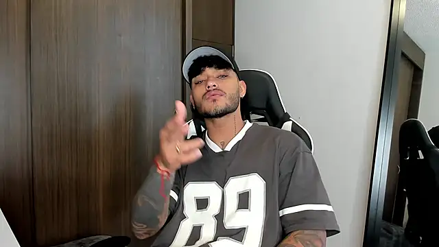 Snapshot of Alessandro_Vanni chatting on 29, 12, 2024 Alessandro Vanni online show from 29, 12, 2024