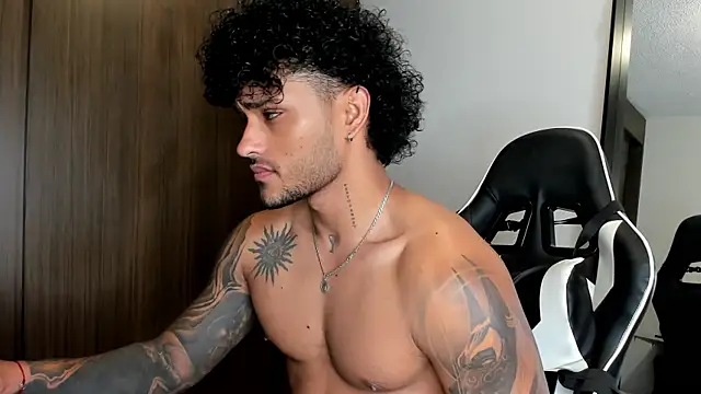 Snapshot of Alessandro_Vanni chatting on 6, 1, 2025 Alessandro Vanni online show from 6, 1, 2025