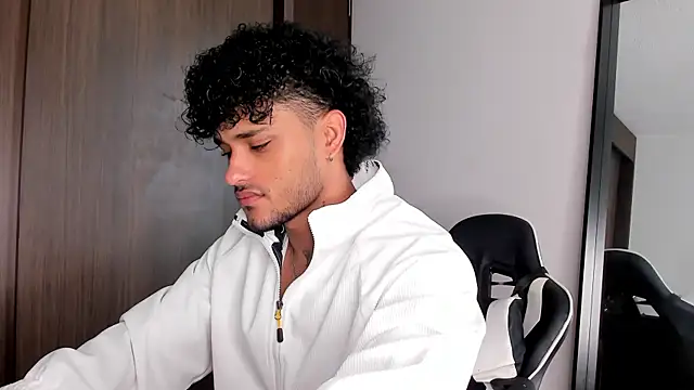 Snapshot of Alessandro_Vanni chatting on 6, 1, 2025 Alessandro Vanni online show from 6, 1, 2025