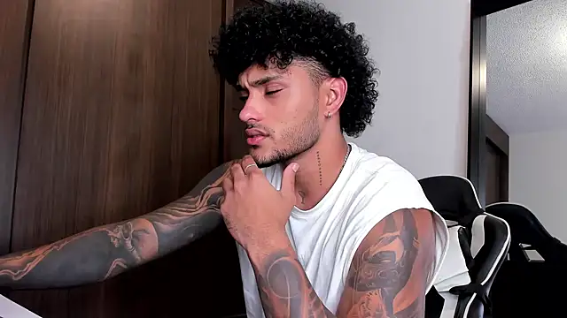 Snapshot of Alessandro_Vanni chatting on 7, 1, 2025 Alessandro Vanni online show from 7, 1, 2025