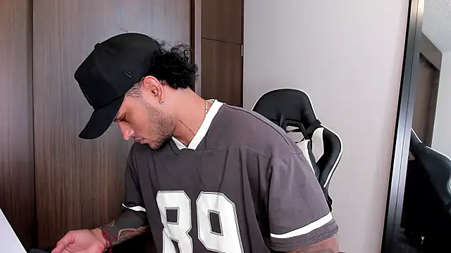 Snapshot of Alessandro_Vanni chatting on 9, 1, 2025 Alessandro Vanni online show from 9, 1, 2025