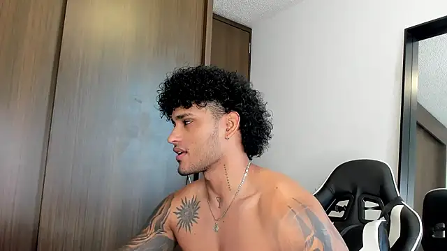 Snapshot of Alessandro_Vanni chatting on 10, 1, 2025 Alessandro Vanni online show from 10, 1, 2025