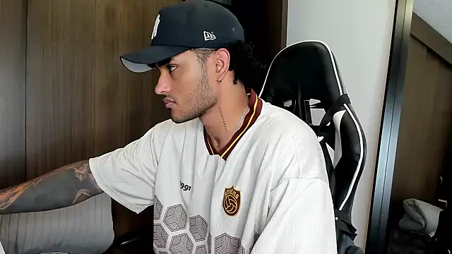 Snapshot of Alessandro_Vanni chatting on 13, 1, 2025 Alessandro Vanni online show from 13, 1, 2025