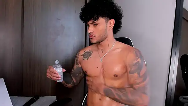 Snapshot of Alessandro_Vanni chatting on 14, 1, 2025 Alessandro Vanni online show from 14, 1, 2025