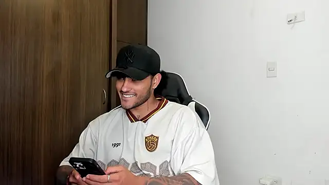 Snapshot of Alessandro_Vanni chatting on 20, 1, 2025 Alessandro Vanni online show from 20, 1, 2025