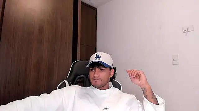 Snapshot of Alessandro_Vanni chatting on 24, 1, 2025 Alessandro Vanni online show from 24, 1, 2025