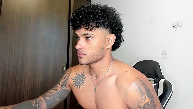 Snapshot of Alessandro_Vanni chatting on 27, 1, 2025 Alessandro Vanni online show from 27, 1, 2025