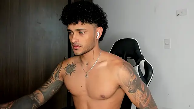 Snapshot of Alessandro_Vanni chatting on 30, 1, 2025 Alessandro Vanni online show from 30, 1, 2025