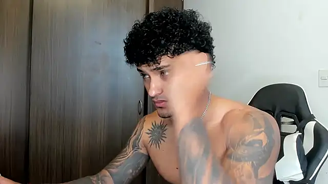 Snapshot of Alessandro_Vanni chatting on 2, 2, 2025 Alessandro Vanni online show from 2, 2, 2025