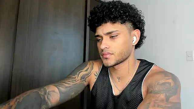 Snapshot of Alessandro_Vanni chatting on 3, 2, 2025 Alessandro Vanni online show from 3, 2, 2025