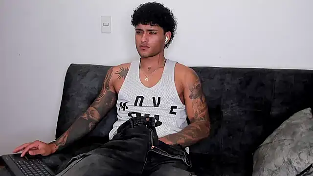 Snapshot of Alessandro_Vanni chatting on 20, 2, 2025 Alessandro Vanni online show from 20, 2, 2025