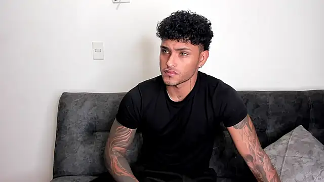 Snapshot of Alessandro_Vanni chatting on 3, 3, 2025 Alessandro Vanni online show from 3, 3, 2025