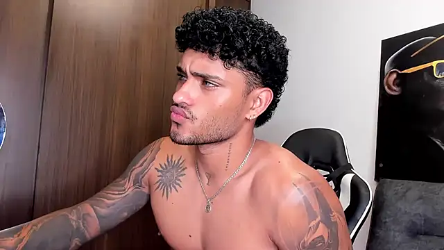 Snapshot of Alessandro_Vanni chatting on 10, 3, 2025 Alessandro Vanni online show from 10, 3, 2025