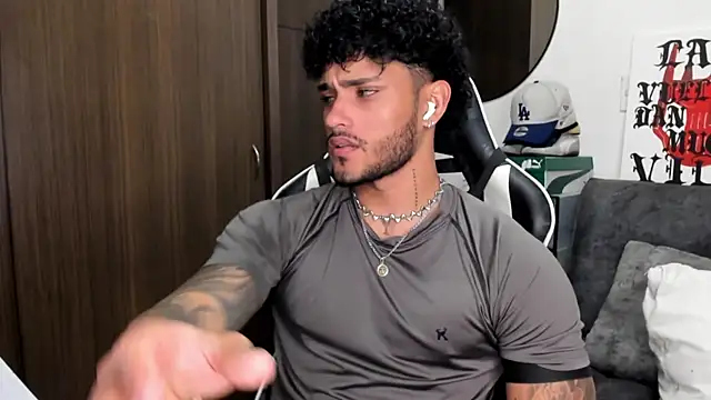 Snapshot of Alessandro_Vanni chatting on 9, 9, 2025 Alessandro Vanni online show from 9, 9, 2025