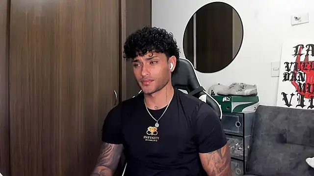 Snapshot of Alessandro_Vanni chatting on 23, 9, 2025 Alessandro Vanni online show from 23, 9, 2025