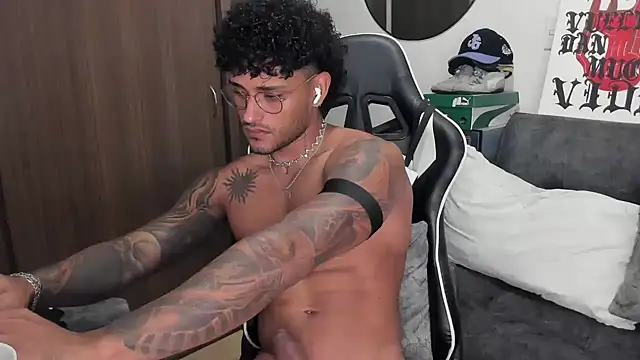 Snapshot of Alessandro_Vanni chatting on 2, 10, 2025 Alessandro Vanni online show from 2, 10, 2025