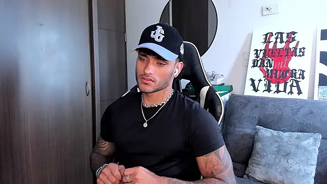 Snapshot of Alessandro_Vanni chatting on 6, 10, 2025 Alessandro Vanni online show from 6, 10, 2025