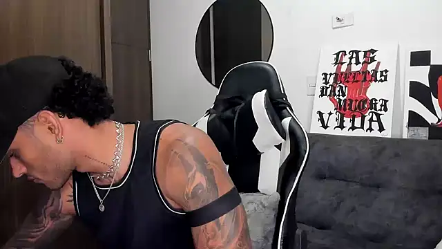 Snapshot of Alessandro_Vanni chatting on 8, 10, 2025 Alessandro Vanni online show from 8, 10, 2025