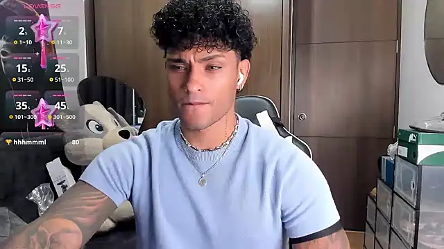 Snapshot of Alessandro_Vanni chatting on 27, 10, 2025 Alessandro Vanni online show from 27, 10, 2025