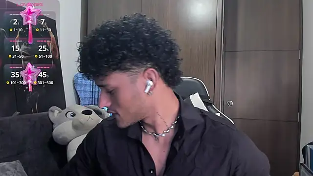 Snapshot of Alessandro_Vanni chatting on 31, 10, 2025 Alessandro Vanni online show from 31, 10, 2025