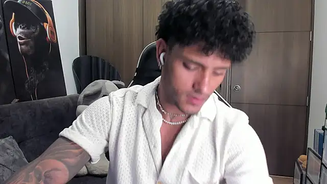 Snapshot of Alessandro_Vanni chatting on 6, 11, 2025 Alessandro Vanni online show from 6, 11, 2025