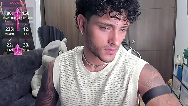 Snapshot of Alessandro_Vanni chatting on 8, 11, 2025 Alessandro Vanni online show from 8, 11, 2025