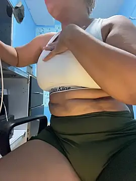 Snapshot of maymercy chatting on 13, 11, 2025 maymercy online show from 13, 11, 2025