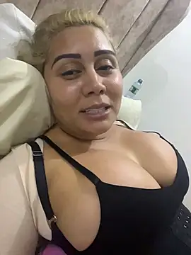 Snapshot of maymercy chatting on 23, 11, 2025 maymercy online show from 23, 11, 2025