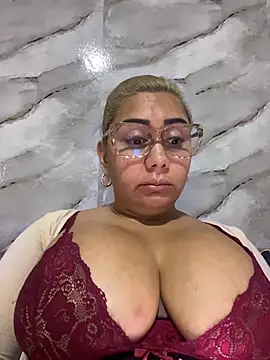 Snapshot of maymercy chatting on 25, 11, 2025 maymercy online show from 25, 11, 2025