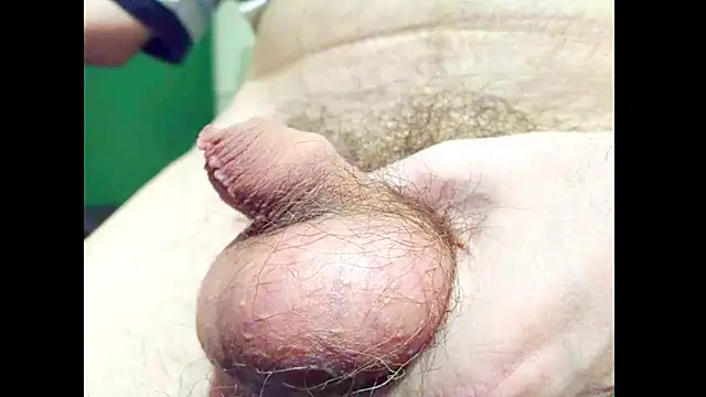 Snapshot of hairyuncut00 chatting on 28, 5, 2026 hairyuncut00 online show from 28, 5, 2026