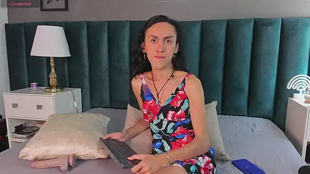 Snapshot of Karol_fenixx chatting on 5, 3, 2025 Karol fenixx online show from 5, 3, 2025