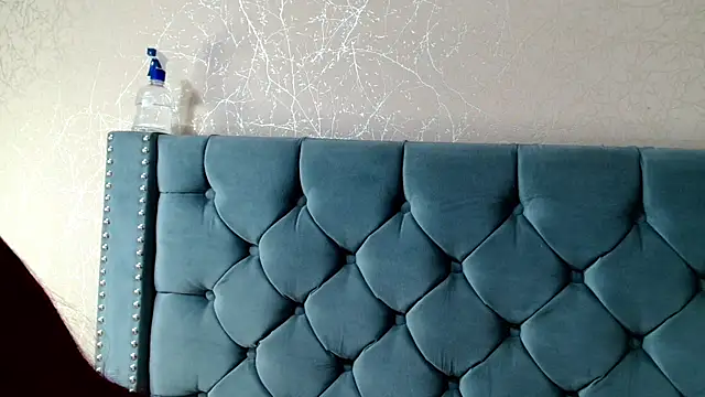 Snapshot of Imannejulienne chatting on 6, 11, 2025 Imannejulienne online show from 6, 11, 2025