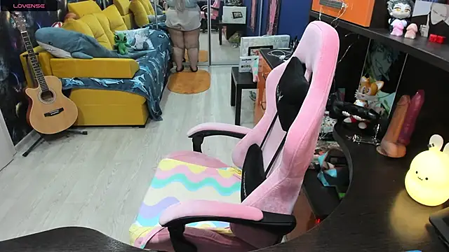 Softie Sofy online show from 5, 3, 2025