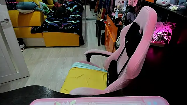 Softie Sofy online show from 7, 4, 2026