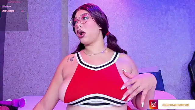 Snapshot of DanniaMonroee chatting on 9, 10, 2025 DanniaMonroee online show from 9, 10, 2025