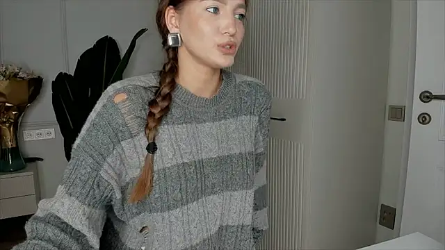 Snapshot of xx_leila chatting on 9, 11, 2025 xx leila online show from 9, 11, 2025