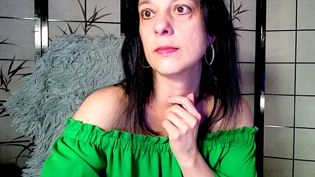 Snapshot of _Sweetlonglips_ chatting on 24, 10, 2025 Sweetlonglips online show from 24, 10, 2025