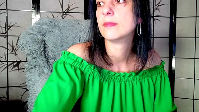 Snapshot of _Sweetlonglips_ chatting on 20, 11, 2025 Sweetlonglips online show from 20, 11, 2025