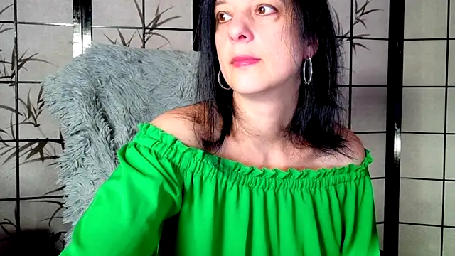 Snapshot of _Sweetlonglips_ chatting on 24, 11, 2025 Sweetlonglips online show from 24, 11, 2025