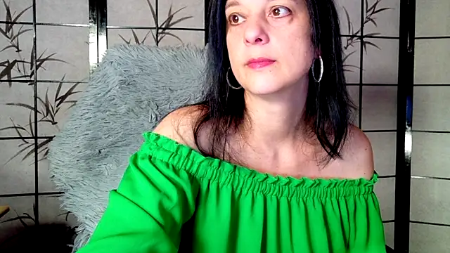 Snapshot of _Sweetlonglips_ chatting on 2, 12, 2025 Sweetlonglips online show from 2, 12, 2025