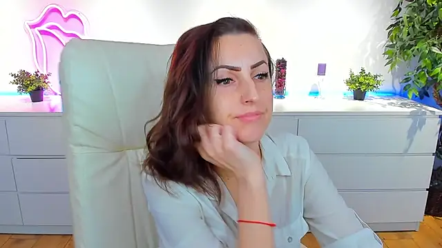 Snapshot of Rebecca_Diamond chatting on 3, 2, 2025 Rebecca Diamond online show from 3, 2, 2025