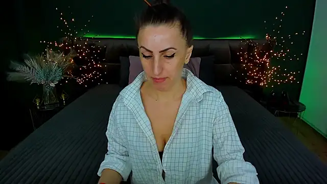 Snapshot of Rebecca_Diamond chatting on 6, 2, 2025 Rebecca Diamond online show from 6, 2, 2025