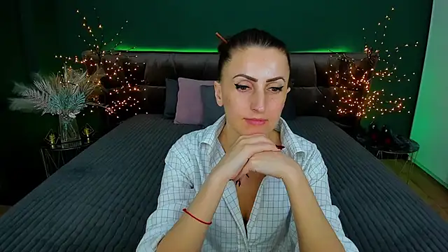 Snapshot of Rebecca_Diamond chatting on 6, 2, 2025 Rebecca Diamond online show from 6, 2, 2025