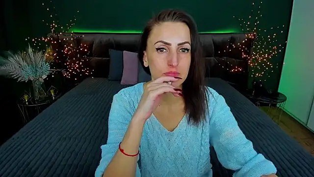 Snapshot of Rebecca_Diamond chatting on 11, 2, 2025 Rebecca Diamond online show from 11, 2, 2025