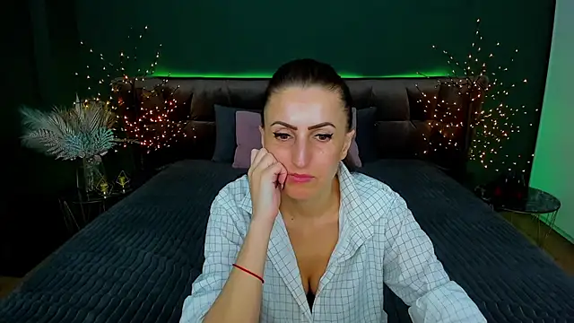 Snapshot of Rebecca_Diamond chatting on 18, 2, 2025 Rebecca Diamond online show from 18, 2, 2025