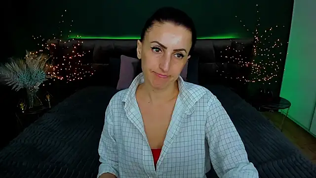 Snapshot of Rebecca_Diamond chatting on 5, 3, 2025 Rebecca Diamond online show from 5, 3, 2025