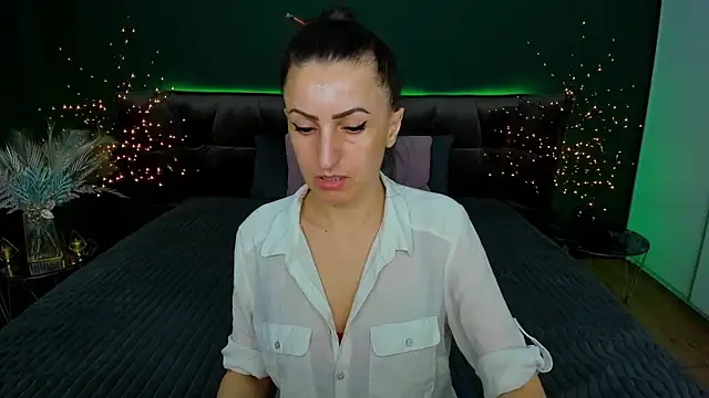 Snapshot of Rebecca_Diamond chatting on 9, 3, 2025 Rebecca Diamond online show from 9, 3, 2025